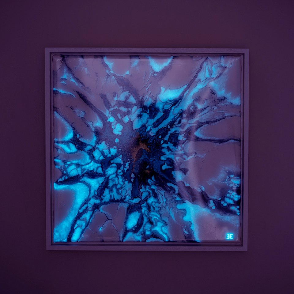 Original painting, UV glow, glow in the dark, glowing painting, RaDiKo.Art, Wall Art, Living Room Wall Art, Abstract painting, Modern art, artist Milton Keynes, fluid art, acrylic pour, Resin artwork, google search