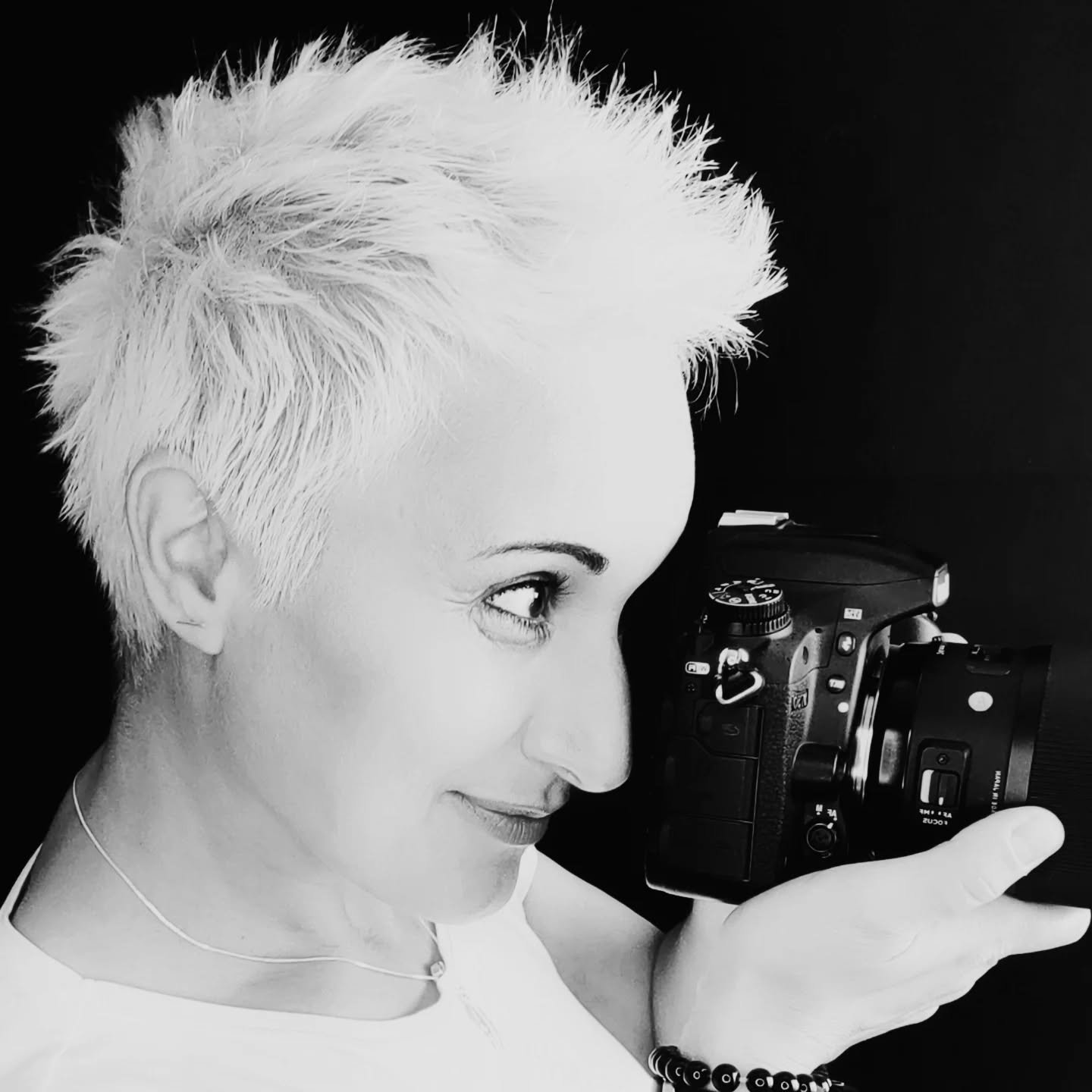 Did you know the world around us is full of black and white?
In our clothes, in music, even on our screens!

White is for new beginnings, freshness, clarity.. “I’m ready to shine!”

Black is for strength, depth, and calm..“I am here. I’ve got this.”

But here’s the secret: they work together.. create harmony.
Light without dark can blind.
Dark without light can feel heavy.

Beinsa Douno said.. “Walk in the light, but do not fear the shadow.The shadow is your teacher, the light is your friend.”

Combine them inside yourself, and life becomes stronger, brighter, and more real.

Radostina Kostadinova
#miltonkeynesphotographer #miltonkeynesphotography #radiko #radikoart #blackandwhite #energyart